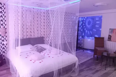 Image de Romantic spa spa suite near Paris / Orly