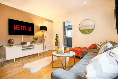 Image de ⭐️Central Mk House with Garden, Parking & Smart Tv⭐️