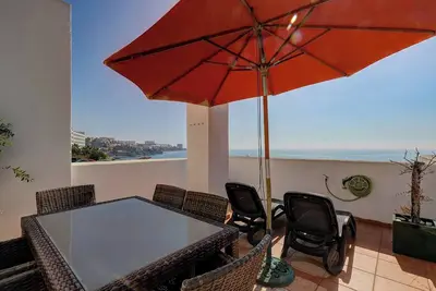 Image de Stunning Sea Views Beachfront Apt, Large Terrace & Bbq