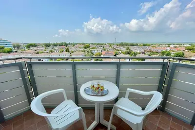 Image de Appartement confortable avec balcon et piscine partagée - Beahost