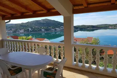 Beautiful 2 room apartment with sea view