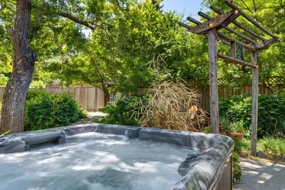 Image de Villa Mimosa:Walk to River! Fun & Large Family Cabin! Yard/Hot Tub/ Dog / WiFi