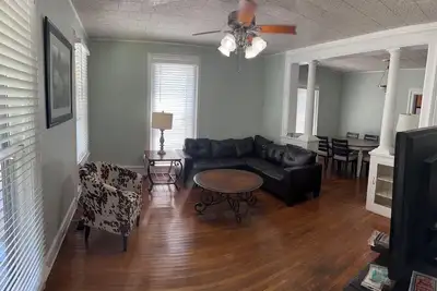 Image de 1st Class Rentals Munson Manor at 55 Church Street 3 Bedroom Apartment