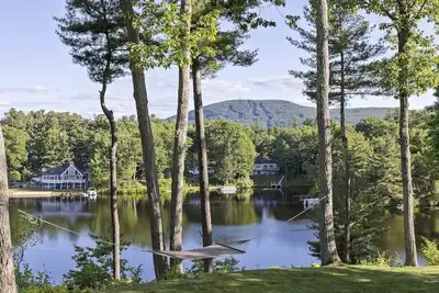 Image de Beautiful Private Lakehouse & Infinity Pool Next To Wachusett & Great Wolf Lodge