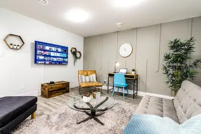 Stylish Suite » Near Outlets & Rec Room » 2 Queens