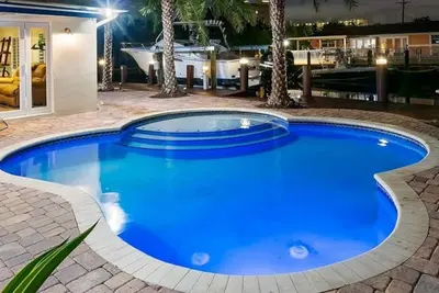 Image de Beachy Tiki Waterfront Home w/Boat Rental or Dock Your Own Boat~Free Kayaks~Heated Pool~Sunrise Yoga