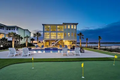 Image de Most Exclusive Location on Sunset Beach! 270° Ocean Views