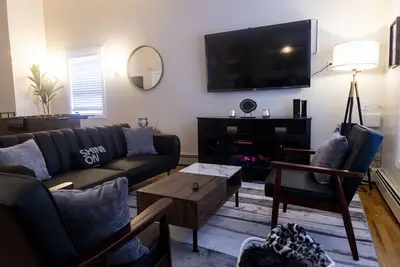 Chic modern 2-Bedroom Apt 5 mins from Jfk