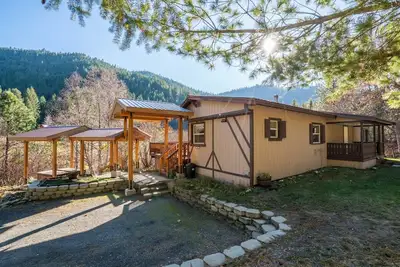 Image de Spectacular, Secluded Setting Just Minutes from Downtown Charm