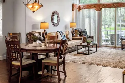 Image de ☀️ Sunny Central Or. Creekside Water Front 🦮 Friendly Townhome @ Eagle Crest