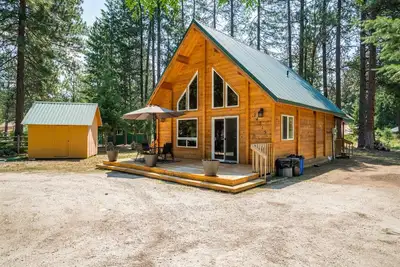 Image de Sunrise Lodge - Fetching Forest Cabin in the Sun!