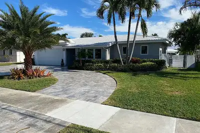 Image de Tropical Escape Entire 3 bedroom House w/heated pool and hot tub