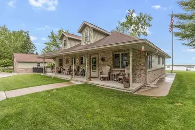 Image de Remodeled cabin on Shawano Lake