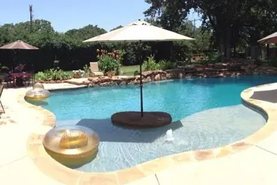 Image de Paradise Home with Pool and Complete Outdoor Living Area w Grill and Fireplace