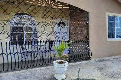 Image de It is approximately 2 mins away from the police station, which is located on the main entrance to the community. It is approximately 5 mins from the fire station and other historical sites in the downtown area of Montego Bay. Some of these sites includ.