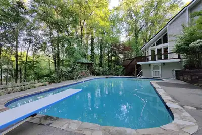 Image de Private Cabin Retreat w/ Sauna & Pool - 6 Bedrooms