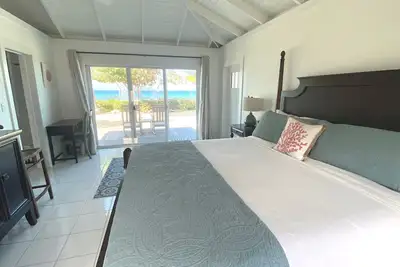 Image de Free Night in 2025! Private, quiet oceanfront home, wrap-around screened porch.