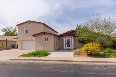 Image de 8b/5b Centrally Located Home, Sleeps 36