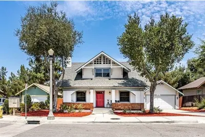 Image de Historic craftsman home in the heart of Riverside!
