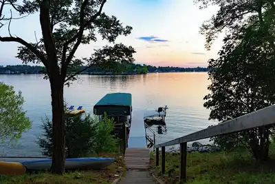 Image de Waterfront on Silver Lake, private pier, pontoon rental, family fun!