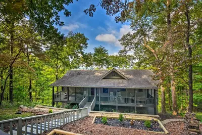 Bent Tree Cabin with Mountain & Lake Views!
