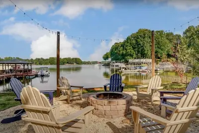 Image de Lake Escape - Beautiful Lake Views! - Hot Tub - Game Room - Kayaks - Dock - Firepit - Pet Friendly
