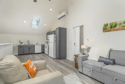 Locust Loft in Historic Windsor