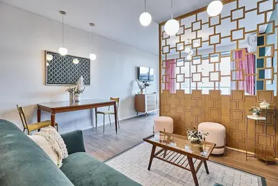 Image de Mid-Century Elegance | WiFi | Welcome2BA