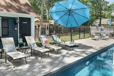 Image de Contemporary Gem with Private Pool!
