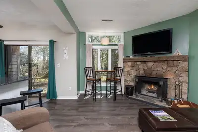 Image de Tips Up: Cozy Slopeside Retreat w/ Fireplace (~100 Yards From The Slopes! )