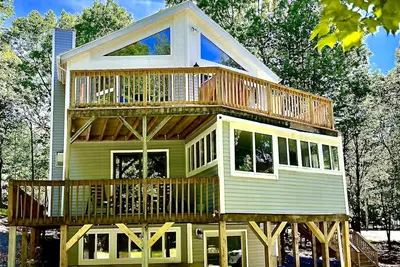 Image de Woodland Escape • Relax, Unwind & Explore the Poconos