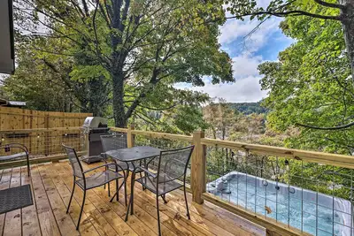 Image de Hilltop Hideaway w\/ Scenic Views & Hot Tub!