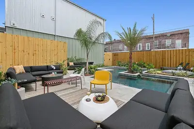 Image de Paradise | Private Hot Tub + Shared Heated Pool