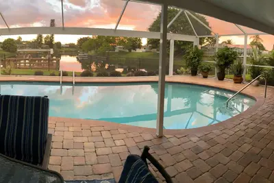 Image de 3 Bedroom Waterfront Home w/ Heated Saltwater Pool!