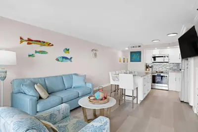 Image de Family-Friendly Bayside Villa at South Seas Resort