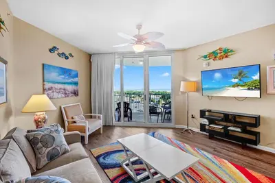 Image de Vacation Awaits at Emerald Coast Resort with View!
