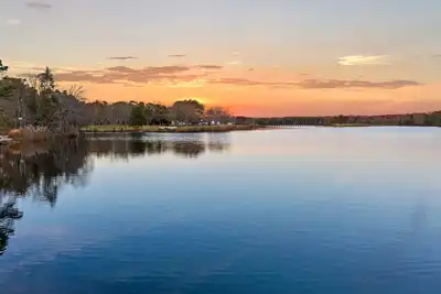 Image de Best of Both Worlds_Lakefront Getaway. . . 7 Miles from Long Beach Island