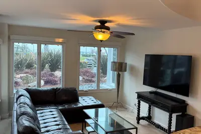Image de Amazing Beach Condo With Views!