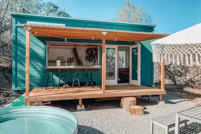 Image de Boutique Tiny house Yosemite National Park & Bass lake w\/ outdoor clawfoot tub
