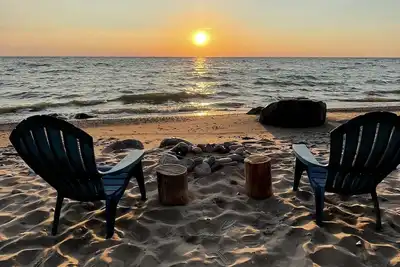 Image de Harbor Springs 🏖 Lake Michigan Direct Waterfront Beach ⛱  Tunnel Of Trees M119