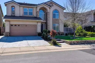 Image de Lake view huge house 3300 sqf
