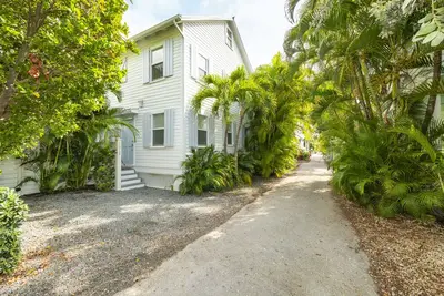 Image de Quaint, Quiet & Convenient - CasaBianca is The Perfect Old Town Sanctuary