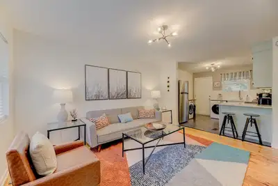 Image de Modern Renovated Apartment in the ♥️ of the City