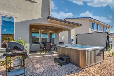 Image de Paseos 1141 | Private Hot Tub, Basketball Arcade, Ping Pong, Foosball, and More!