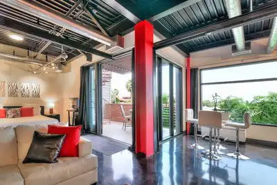 Image de Heart of Old Town -- 360 Degree Private Roof Deck