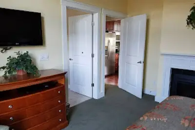 Image de Private summer condo with jacuzzi tub; Golf spa water park zip lining