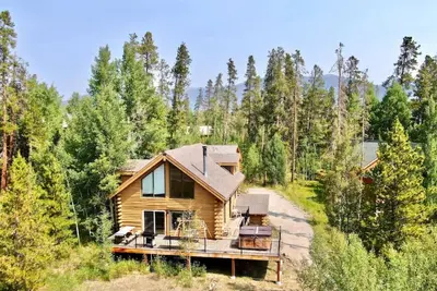 Image de Clean + Cozy Log Cabin