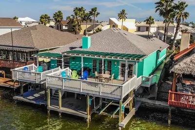 Image de Waterfront view home, great location for fishing and beaches!