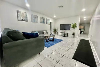 Image de Beautiful Relaxing 3 Bedroom & 2 Bathroom Home