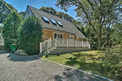 Image de Vineyard Gem < 2 Mi to Beach & Oak Bluffs!